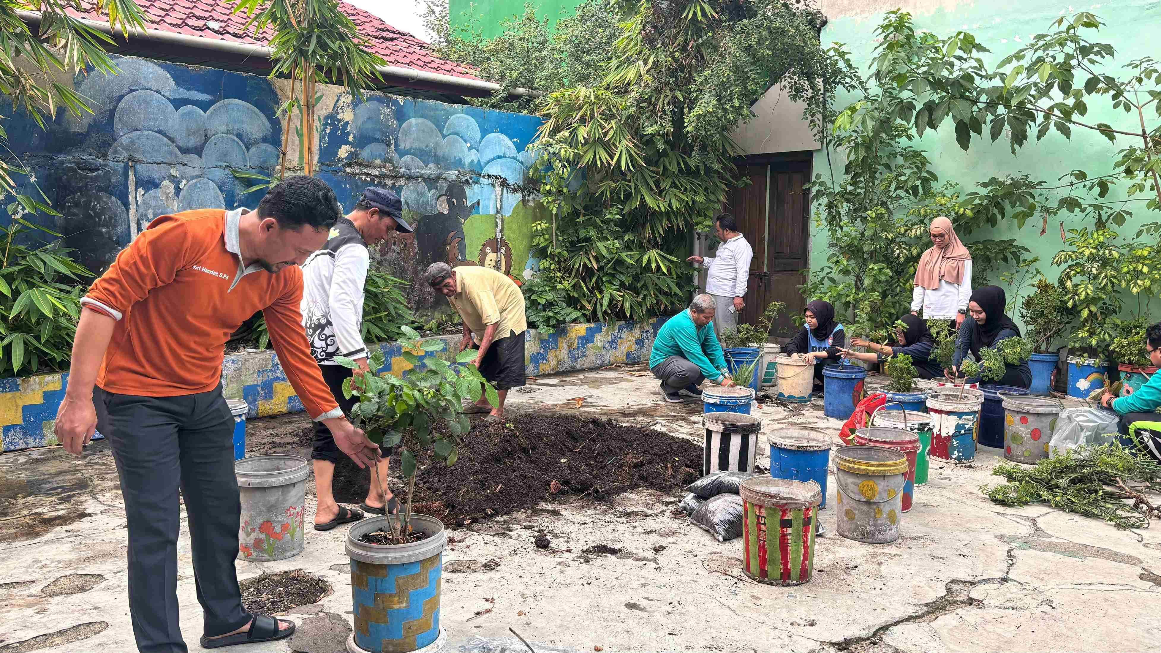 Keluarga besar MIN 1 Pontianak Gelar 